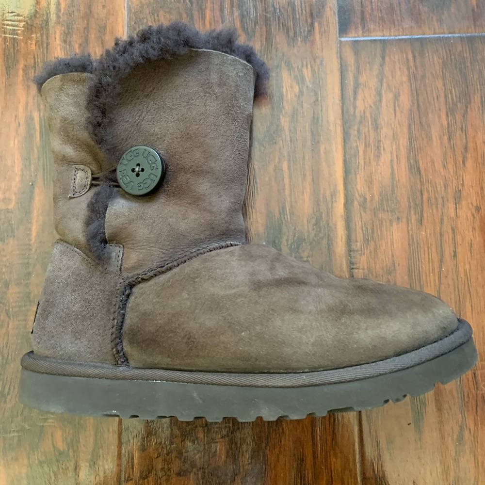 *SOLD* UGG Bailey button short - Picture 5 of 12